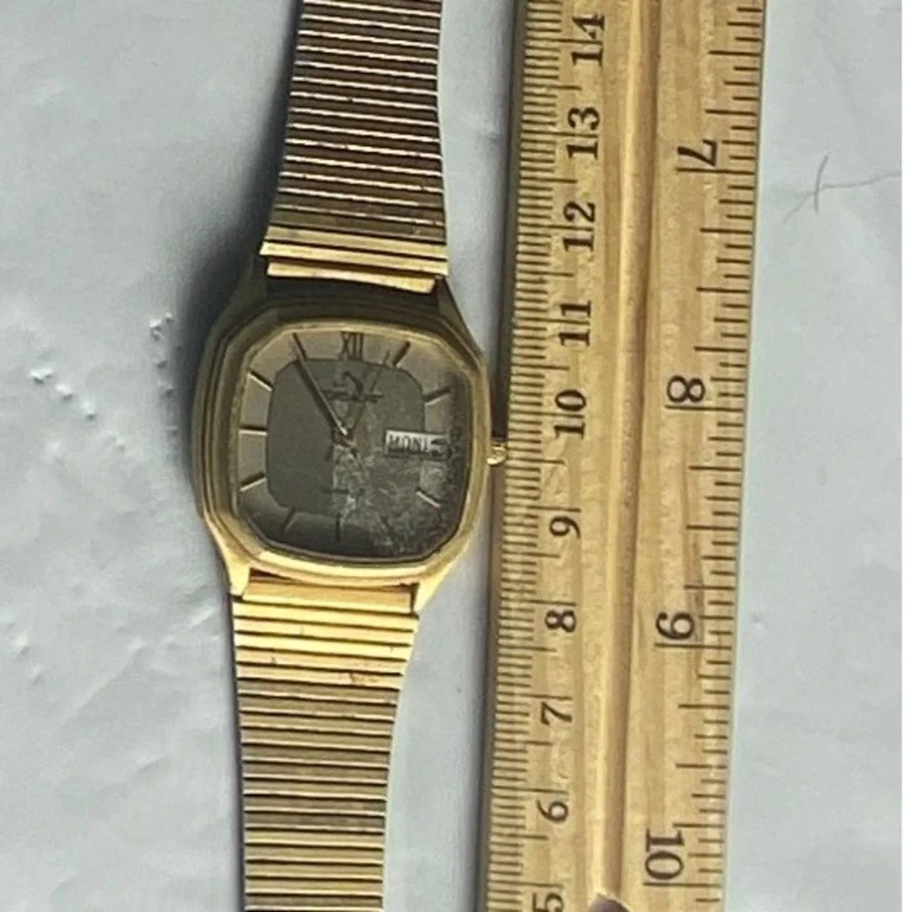Gold Tone Stainless Steel Analog Quartz‎ Watch Classic Style